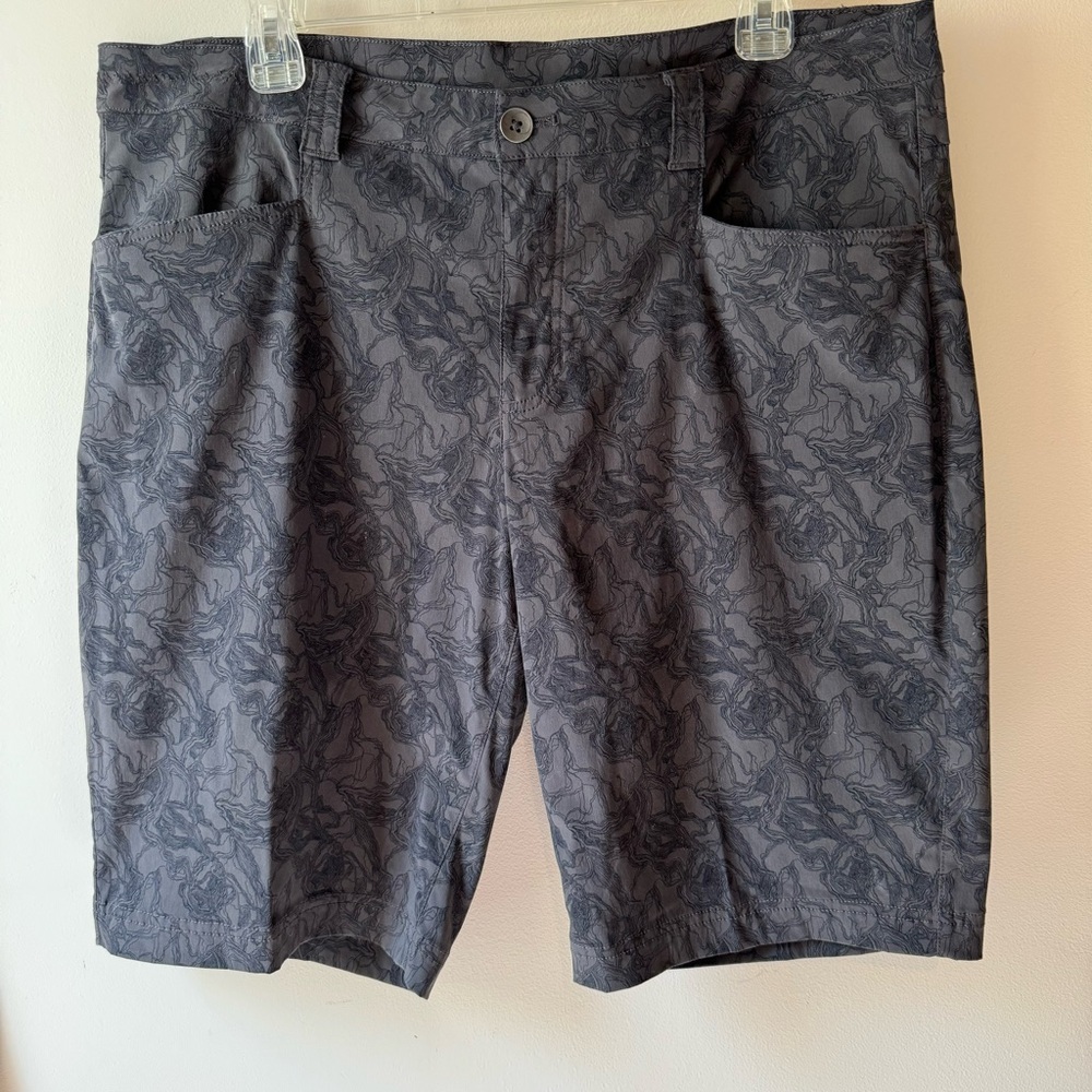 EDDIE BAUER nylon / spandex long ladies’ shorts 10.5” inseam